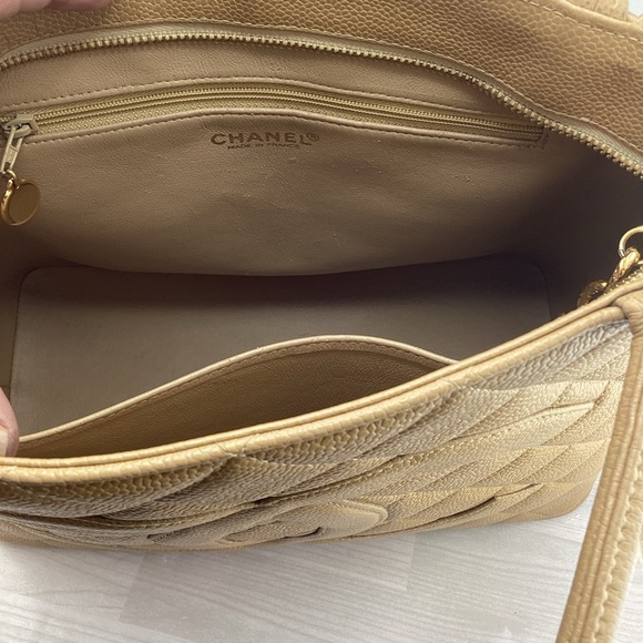 CHANEL Medallion Tan Caviar Tote Bag Authentic. - Picture 6 of 13